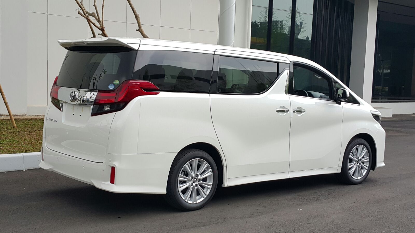Toyota Alphard 2015 с люком
